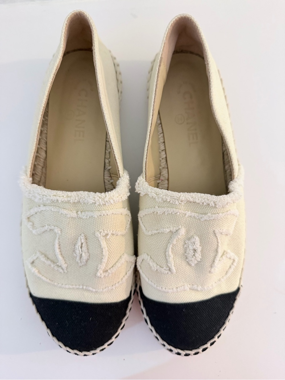 CHANEL Ivory Canvas Espadrilles with Black Cap Toe CC Logo size 38